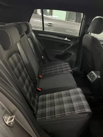 Volkswagen Golf 2015 - 18900 EUR, 147980 km - AUTO.MOTO.pt - 147980km - foto 12 de 16