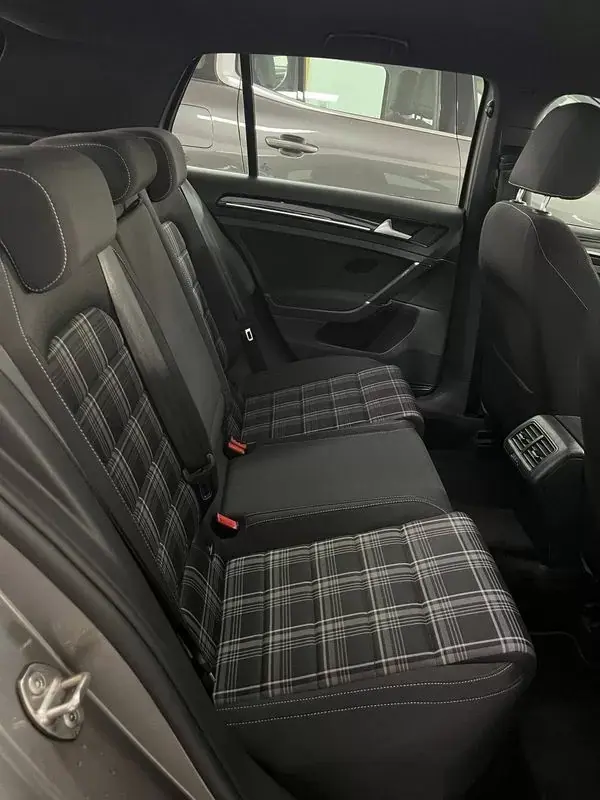 Volkswagen Golf 2015 - 18900 EUR, 147980 km - AUTO.MOTO.pt - 147980km - foto 12 de 16