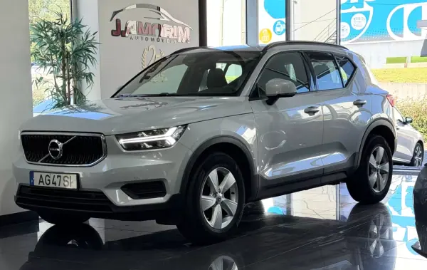 Volvo XC 40 2021 — foto 3 de 31