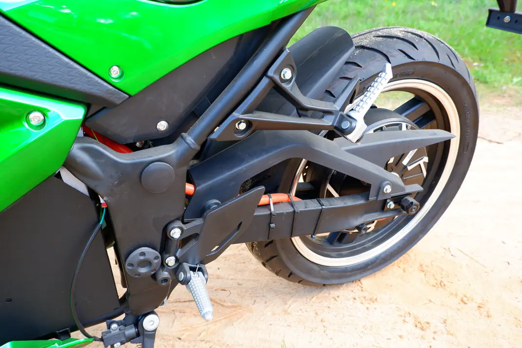 Kawasaki Ninja 400 2025 - 8610 EUR, 2 km - AUTO.MOTO.pt - 2km - foto 4 de 15