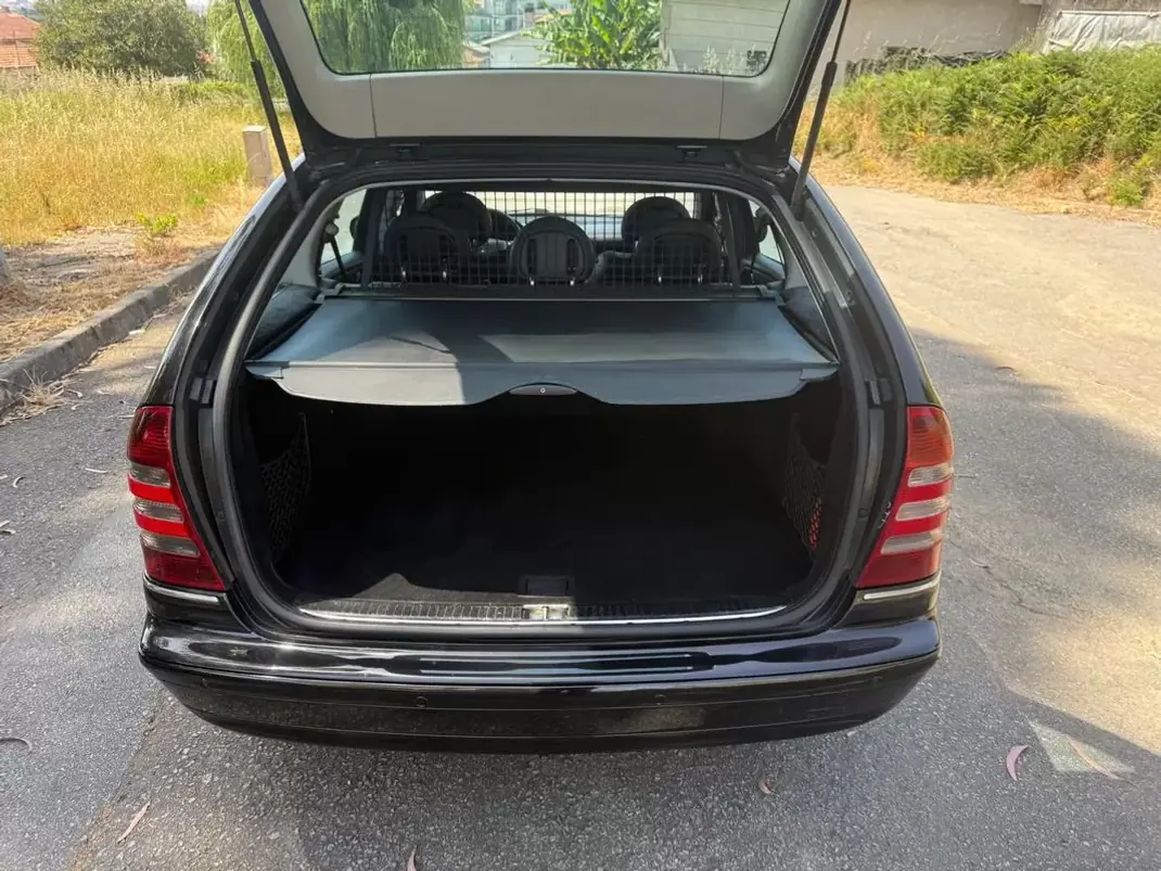 Mercedes-Benz C 220 2002 - 6450 EUR, 227000 km - AUTO.MOTO.pt - 227000km - foto 25 de 31