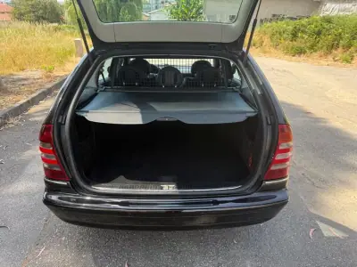 Mercedes-Benz C 220 2002 - 6450 EUR, 227000 km - AUTO.MOTO.pt - 227000km - foto 25 de 31