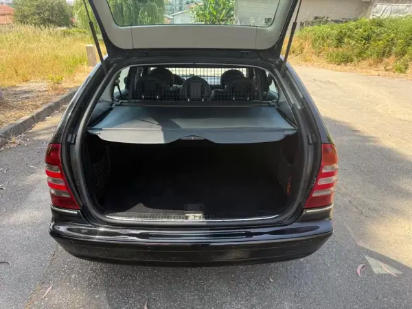 Mercedes-Benz C 220 2002 - 6450 EUR, 227000 km - AUTO.MOTO.pt - 227000km - foto 25 de 31