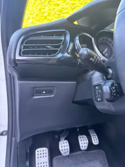 Citroën DS3 2013 - 10900 EUR, 135000 km - AUTO.MOTO.pt - 135000km - foto 22 de 31