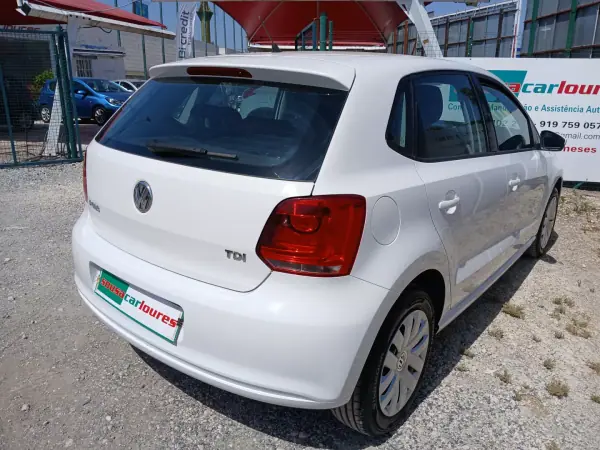 Volkswagen Polo 2014 - 7750 EUR, 153371 km - AUTO.MOTO.pt - 153371km - foto 9 de 27