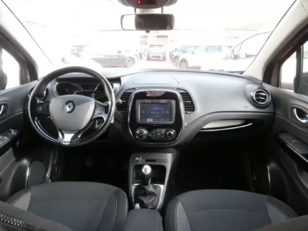 Renault Captur 2014 - 12900 EUR, 155622 km - AUTO.MOTO.pt - 155622km - foto 12 de 30