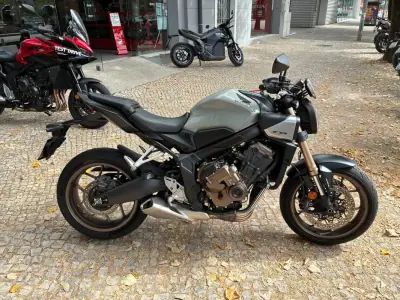 Honda Cb 2024 - 7850 EUR, 18290 km - foto 3 de 15
