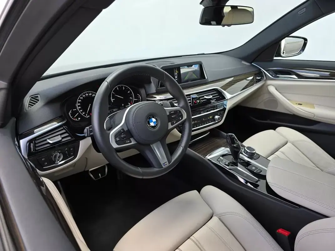 BMW 520 2019 - 30990 EUR, 98500 km - AUTO.MOTO.pt - 98500km - foto 16 de 44