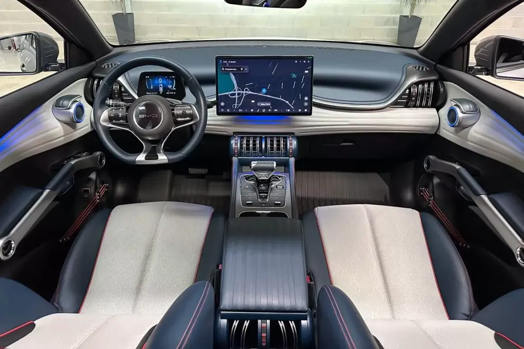 BYD Atto 3 2023 - 27950 EUR, 7718 km - AUTO.MOTO.pt - 7718km - foto 12 de 60