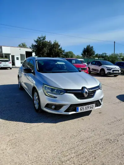 Renault Mégane 2019 - 16900 EUR, 91000 km - AUTO.MOTO.pt - 91000km - foto 2 de 13