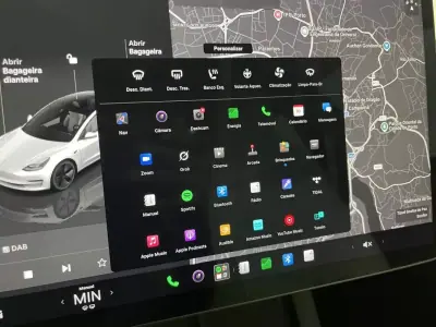 Tesla Model 3 2023 - 29750 EUR, 68000 km - AUTO.MOTO.pt - 68000km - foto 37 de 44