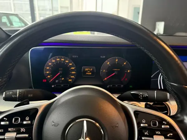 Mercedes-Benz E 220 2020 - 34990 EUR, 84701 km - AUTO.MOTO.pt - 84701km - foto 13 de 29