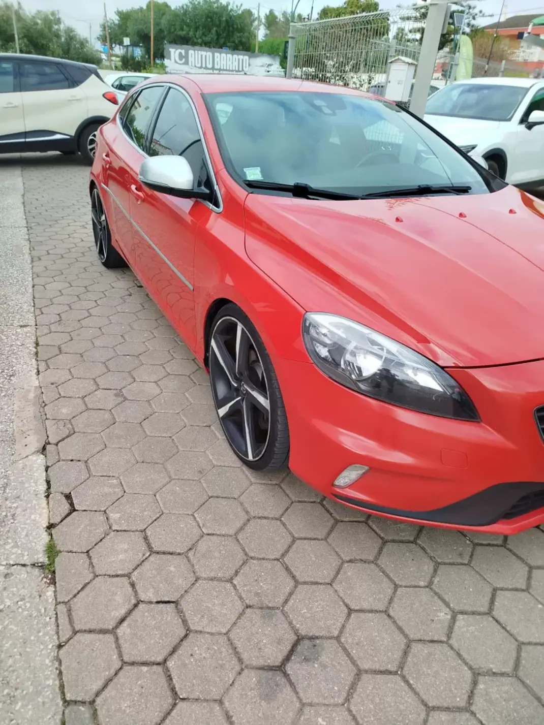 Volvo V40 2014 - 15500 EUR, 185280 km - AUTO.MOTO.pt - 185280km - foto 17 de 20