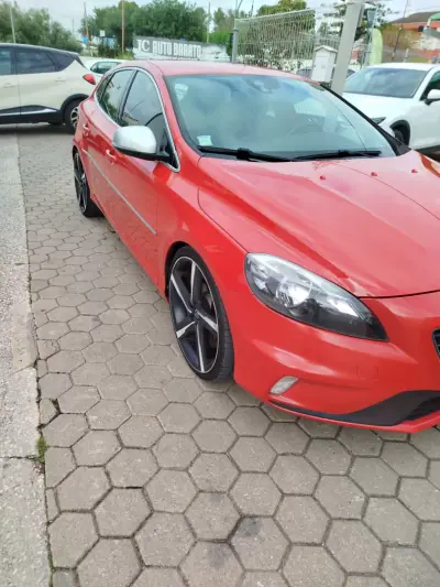 Volvo V40 2014 - 15500 EUR, 185280 km - AUTO.MOTO.pt - 185280km - foto 17 de 20