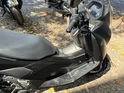 Yamaha NMAX 2025 - 2650 EUR, 34635 km - foto 6 de 12