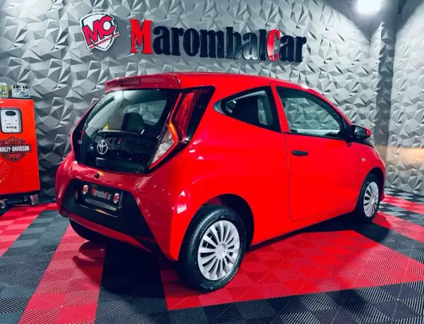 Toyota Aygo 2019 - 10750 EUR, 126299 km - AUTO.MOTO.pt - 126299km - foto 6 de 35