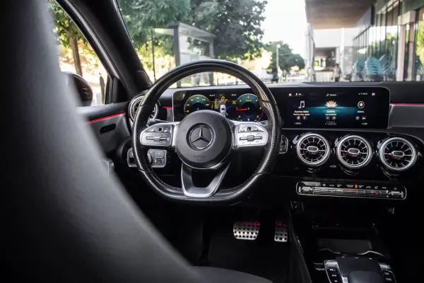 Mercedes-Benz A 180 2018 - 20900 EUR, 172353 km - AUTO.MOTO.pt - 172353km - foto 31 de 43