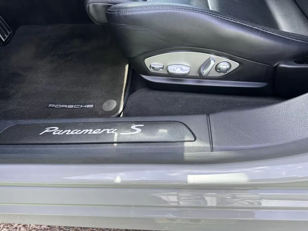 Porsche Panamera 2015 - 35000 EUR, 159000 km - AUTO.MOTO.pt - 159000km - foto 39 de 67