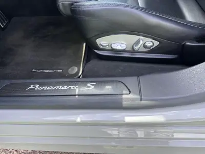 Porsche Panamera 2015 - 35000 EUR, 159000 km - AUTO.MOTO.pt - 159000km - foto 39 de 67