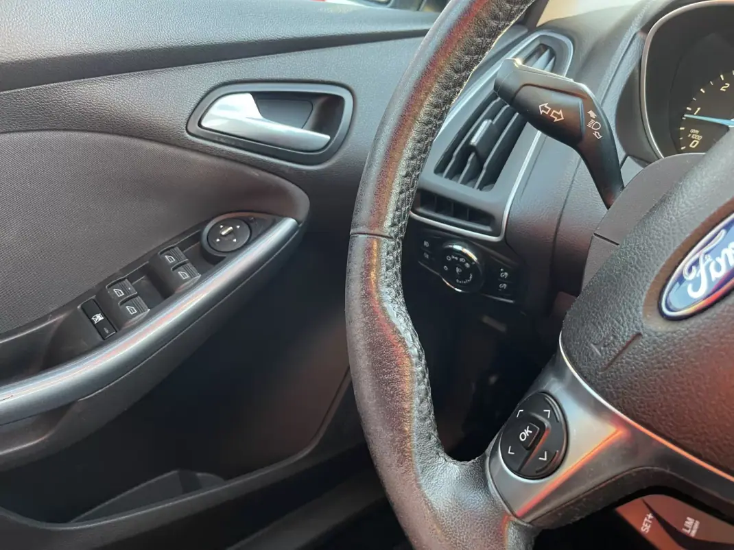 Ford Focus 2013 - 9990 EUR, 186235 km - AUTO.MOTO.pt - 186235km - foto 20 de 23