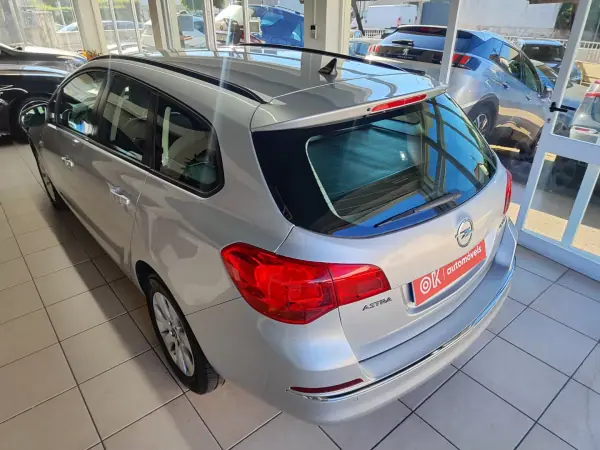 Opel Astra Sports Tourer 2015 - 8350 EUR, 208000 km - AUTO.MOTO.pt - 208000km - foto 8 de 33