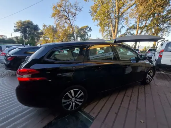 Peugeot 308 SW 2019 - 12990 EUR, 133000 km - AUTO.MOTO.pt - 133000km - foto 9 de 13