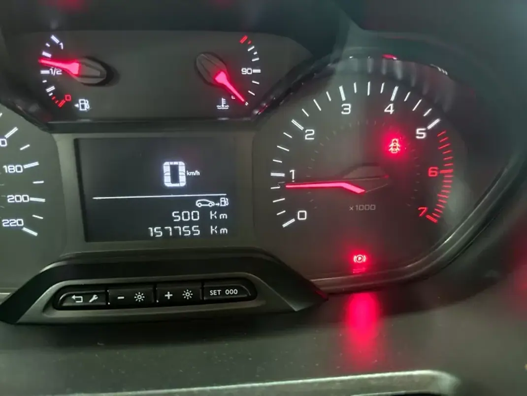 Peugeot Partner 1.6 HDI , 3 Lug. , Iva Dedutivel 2019 - 12480 EUR, 157000 km - AUTO.MOTO.pt - 157000km - foto 17 de 21