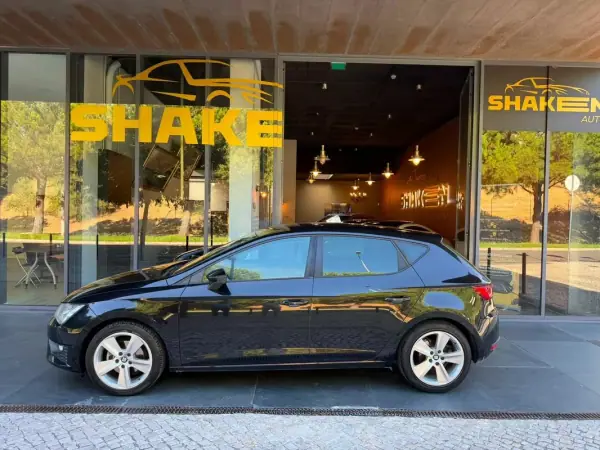 SEAT Leon 2015 - 11900 EUR, 249700 km - AUTO.MOTO.pt - 249700km - foto 2 de 12