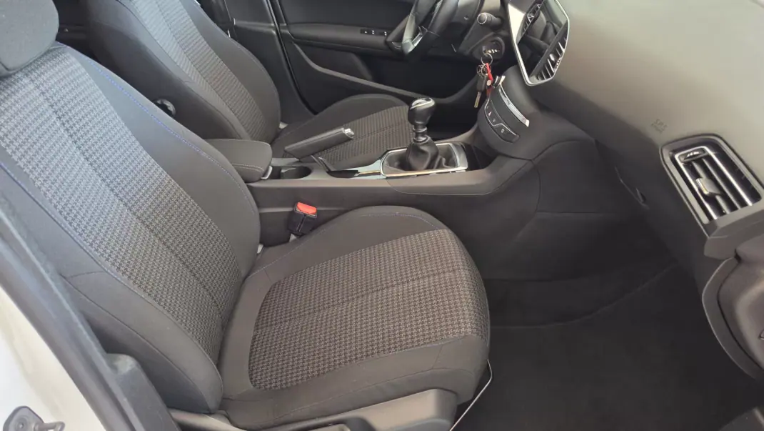 Peugeot 308 2021 - 9500 EUR, 224621 km - 224621km - foto 50 de 59