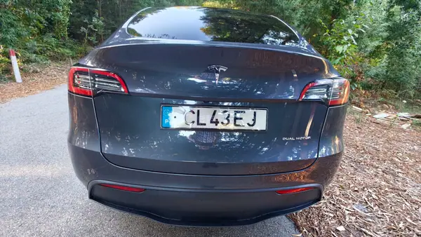 Tesla Model Y 2022 — foto 2 de 14