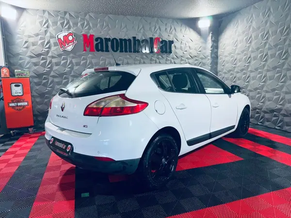 Renault Mégane 2012 - 10990 EUR, 243460 km - AUTO.MOTO.pt - 243460km - foto 6 de 21