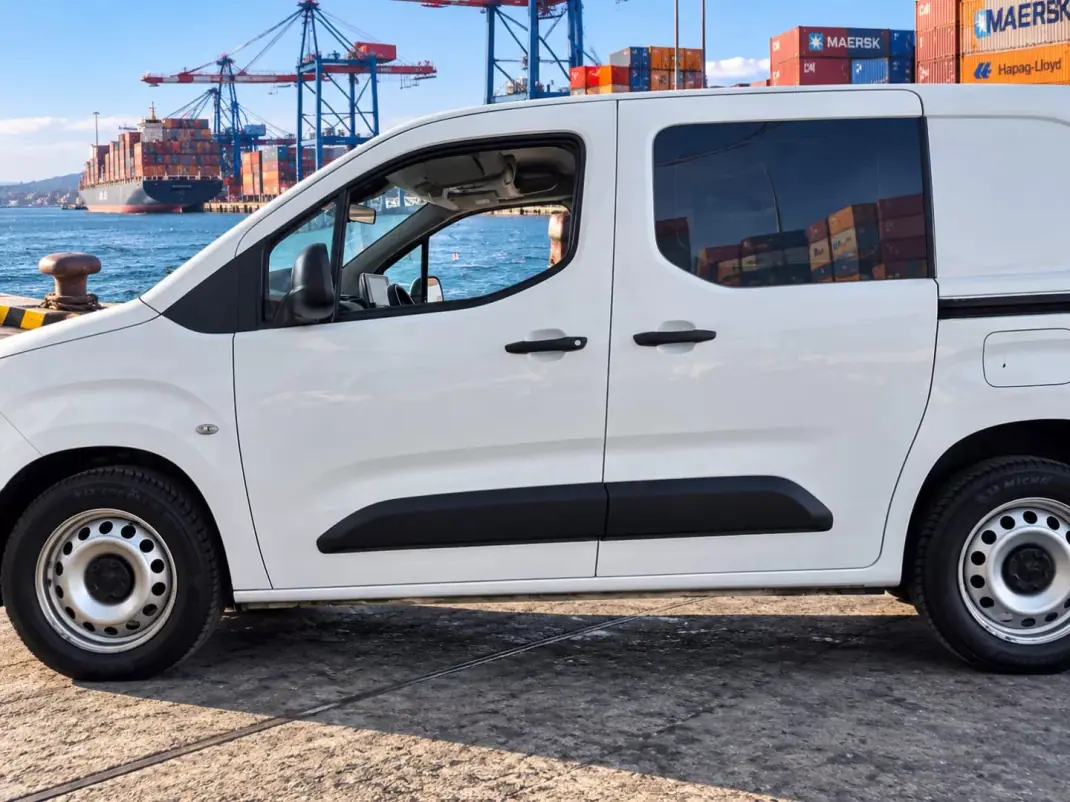 Peugeot Partner 2021 - 14990 EUR, 160973 km - 160973km - foto 10 de 32