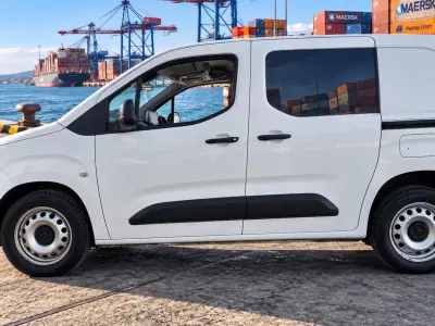 Peugeot Partner 2021 - 14990 EUR, 160973 km - 160973km - foto 10 de 32
