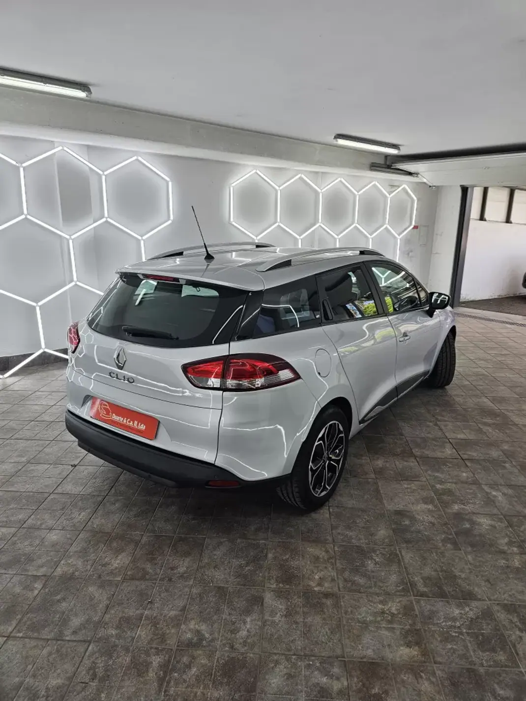 Renault Clio Sport Tourer 2019 - 8650 EUR, 259539 km - AUTO.MOTO.pt - 259539km - foto 12 de 24