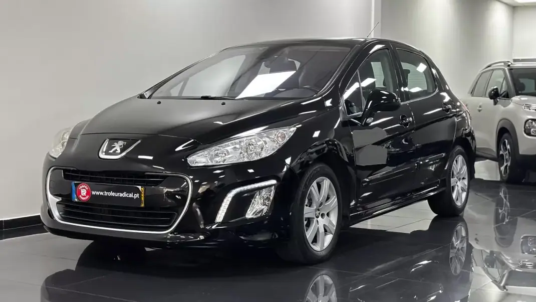 Peugeot 308 2012 - 7250 EUR, 172520 km - AUTO.MOTO.pt - 172520km - foto 3 de 50
