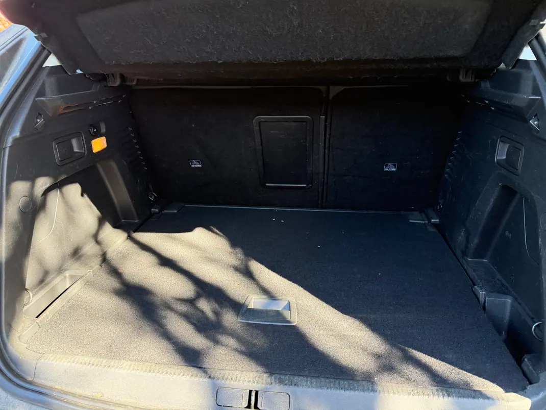 Peugeot 3008 2018 - 15000 EUR, 230000 km - AUTO.MOTO.pt - 230000km - foto 4 de 10