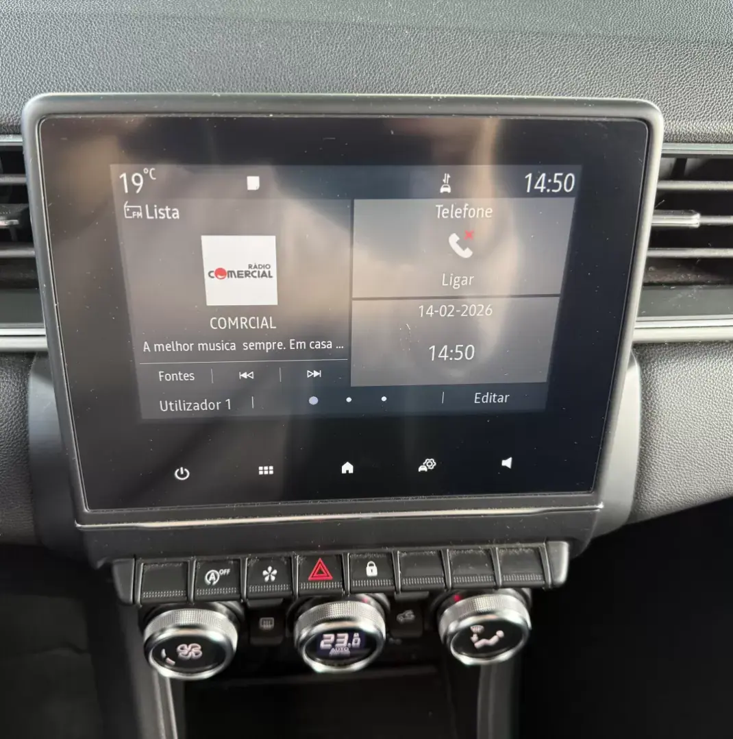 Renault Captur 2021 - 17900 EUR, 56795 km - AUTO.MOTO.pt - 56795km - foto 11 de 18