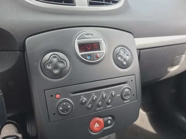 Renault Clio 2008 - 6490 EUR, 190000 km - AUTO.MOTO.pt - 190000km - foto 6 de 15