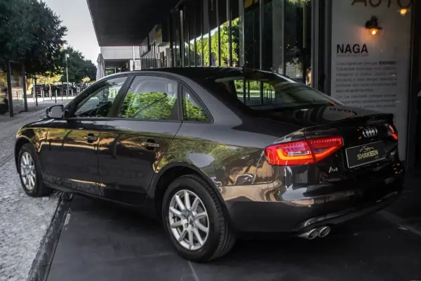 Audi A4 2014 — photo 3 of 36