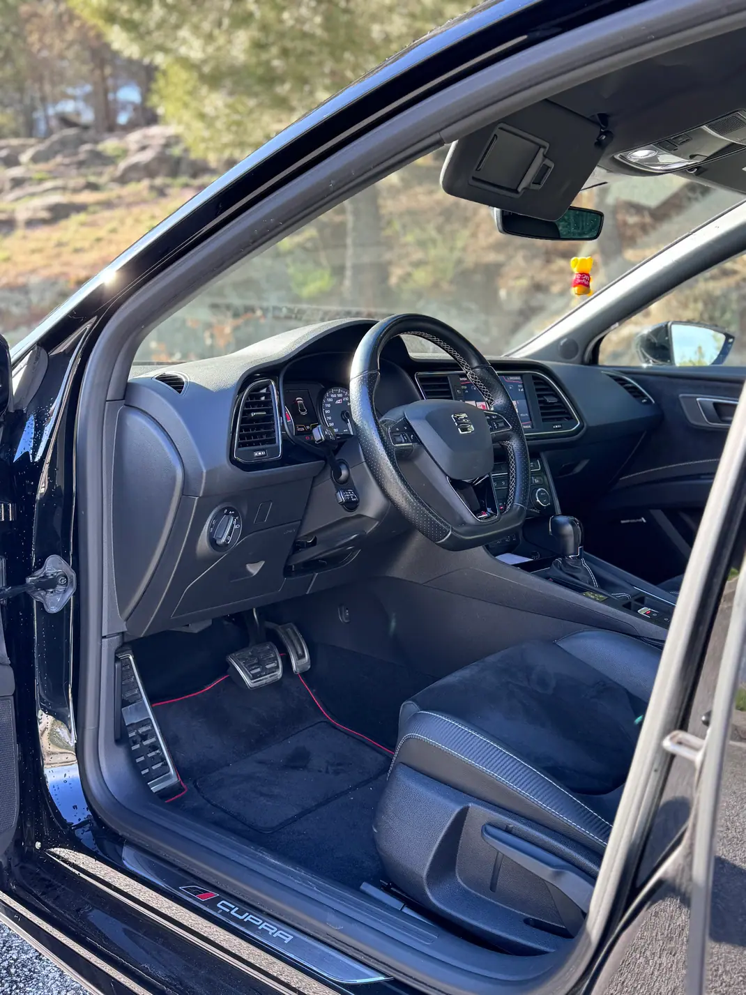 SEAT Leon 2017 - 25900 EUR, 97250 km - AUTO.MOTO.pt - 97250km - foto 6 de 12