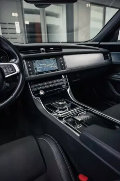 Jaguar XF 2017 - 24990 EUR, 145800 km - AUTO.MOTO.pt - 145800km - foto 50 de 55