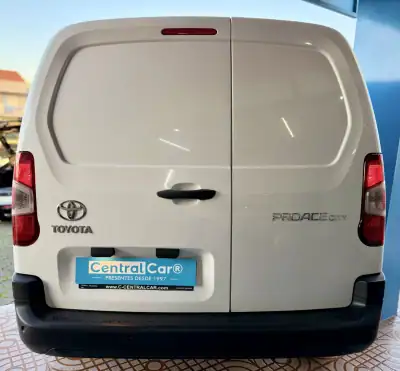 Toyota Proace City 1.5 D Confort L2 100Cv | IVA DEDUTÍVEL 2024 - 17450 EUR, 82000 km - AUTO.MOTO.pt - 82000km - foto 9 de 19