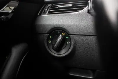 Skoda Octavia Break 2019 - 10990 EUR, 374598 km - AUTO.MOTO.pt - 374598km - foto 19 de 44