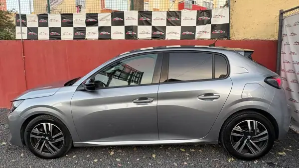 Peugeot 208 2023 - 14900 EUR, 13500 km - AUTO.MOTO.pt - 13500km - foto 3 de 12