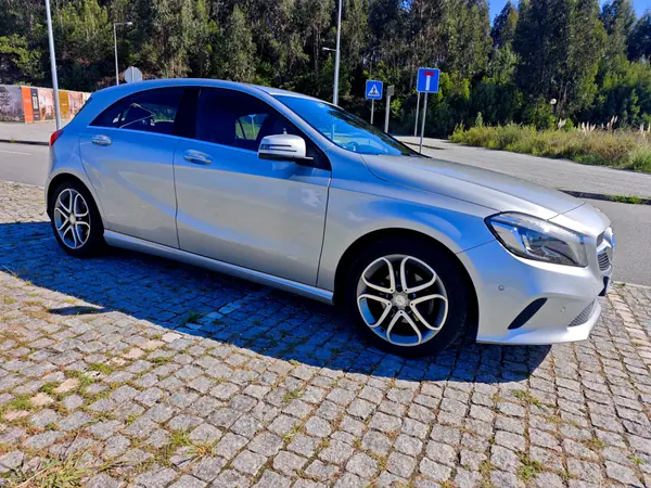 Mercedes-Benz A 180 2017 — foto 3 de 9