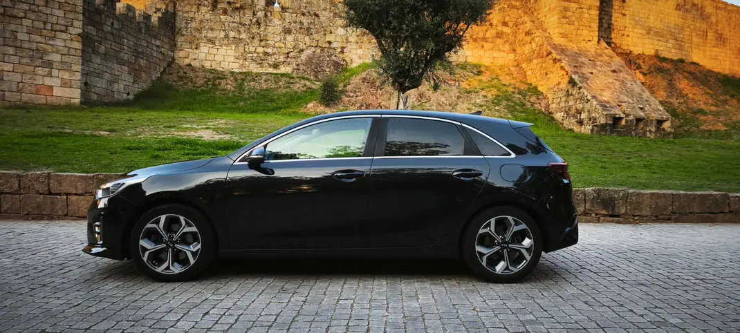 Kia Ceed 2020 - 13800 EUR, 53000 km - 53000km - foto 4 de 12
