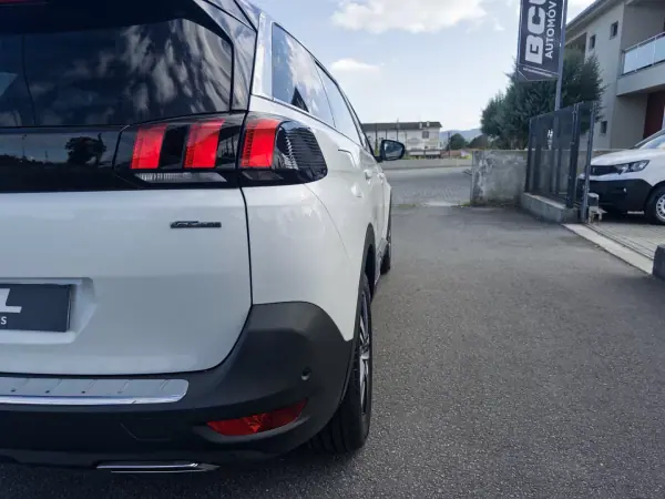 Peugeot 5008 2018 - 18990 EUR, 164000 km - AUTO.MOTO.pt - 164000km - foto 9 de 48
