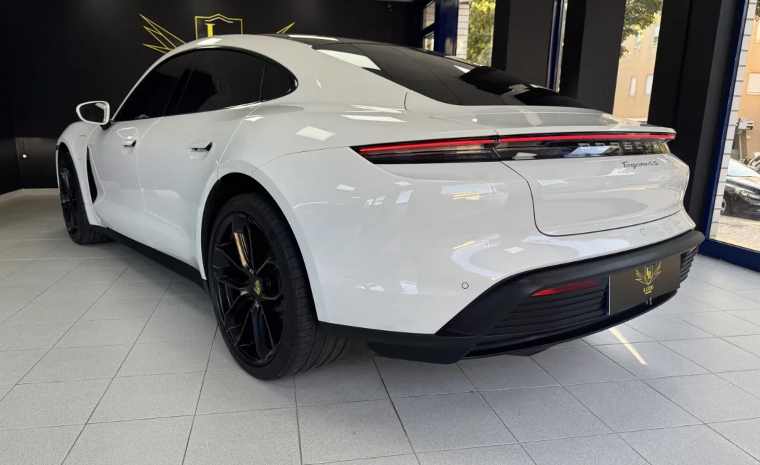 Porsche Taycan 2023 - 82000 EUR, 80500 km - AUTO.MOTO.pt - 80500km - foto 18 de 37