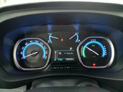 Peugeot e-Expert 2021 - 17990 EUR, 38300 km - AUTO.MOTO.pt - 38300km - foto 15 de 19