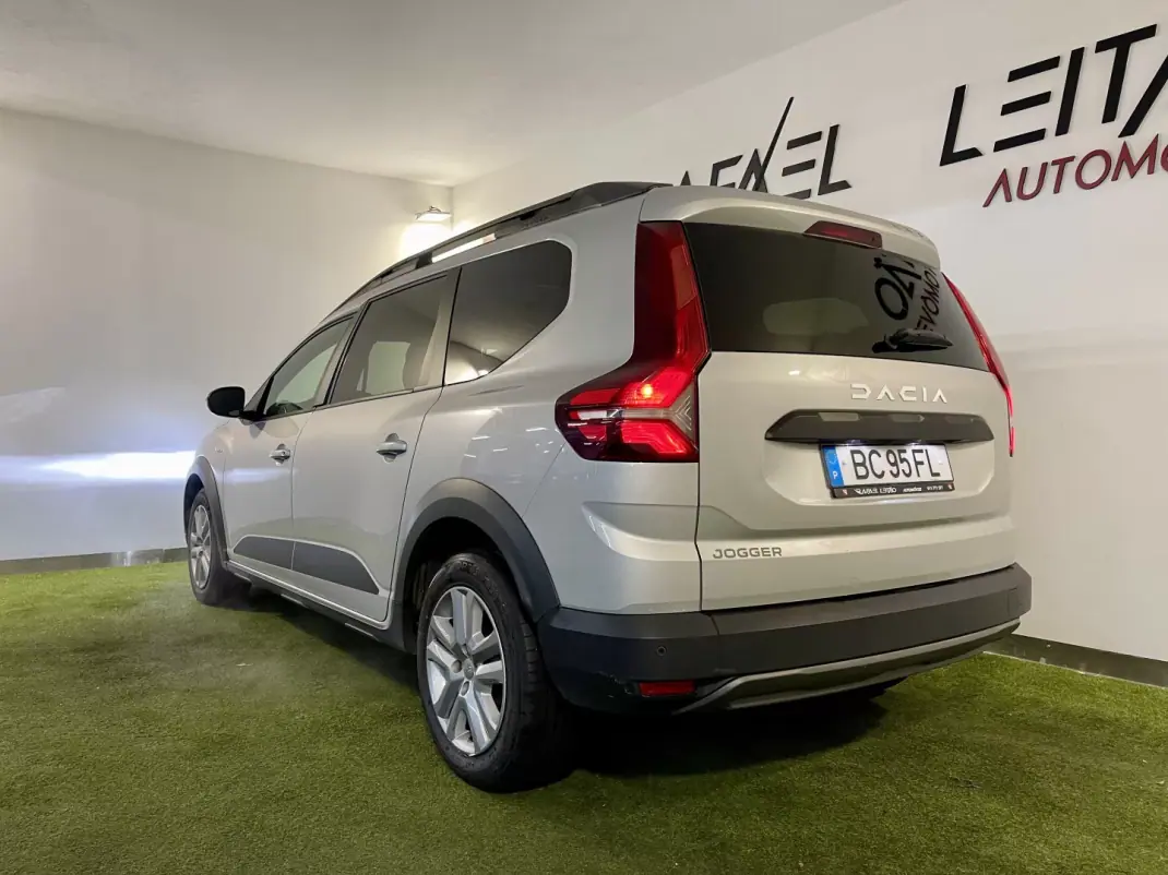 Dacia Jogger 2023 - 16450 EUR, 81000 km - AUTO.MOTO.pt - 81000km - foto 10 de 31